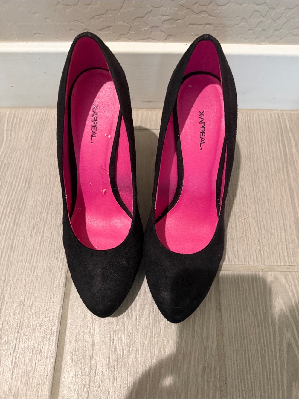 Xappeal Black Pointed-Toe Pumps with Pink Insole